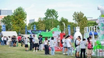 学生们纷纷在联合利华旗下品牌互动展区打卡