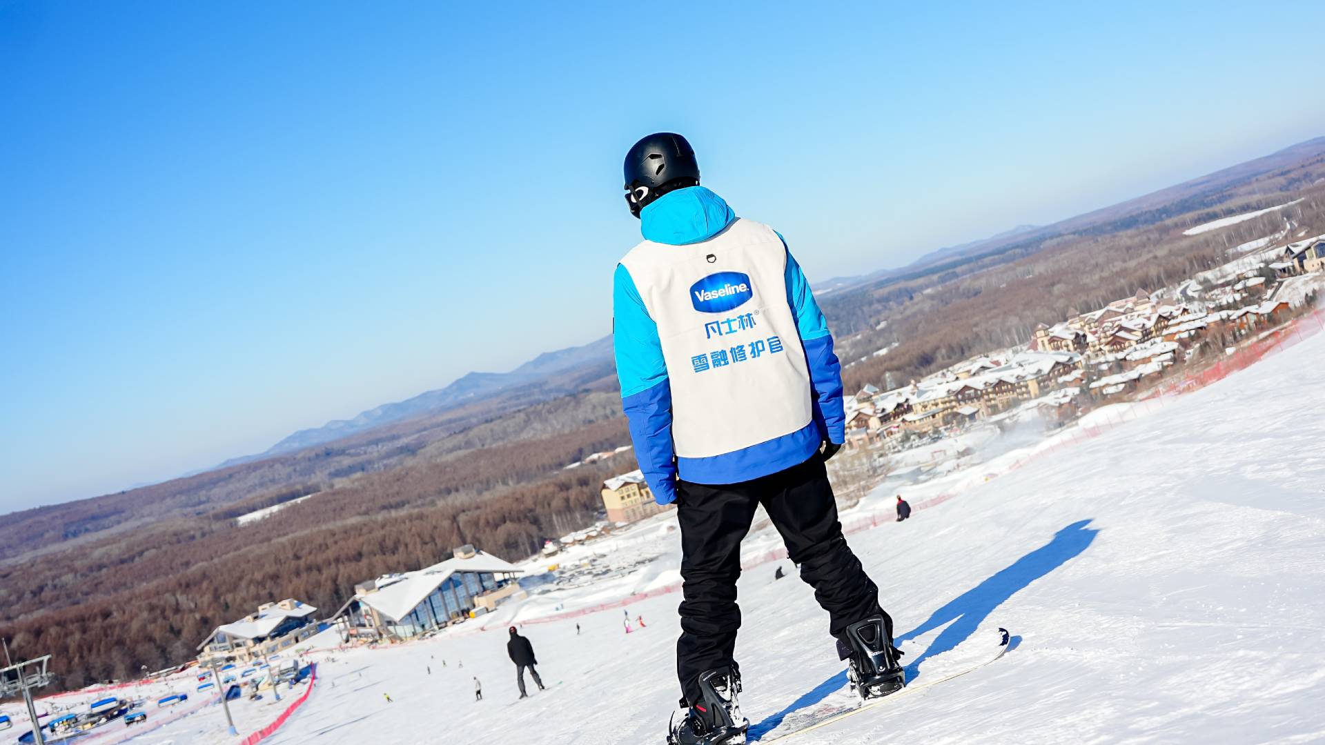 “凡士林®雪融修护官”全程陪伴大家开启玩雪新体验